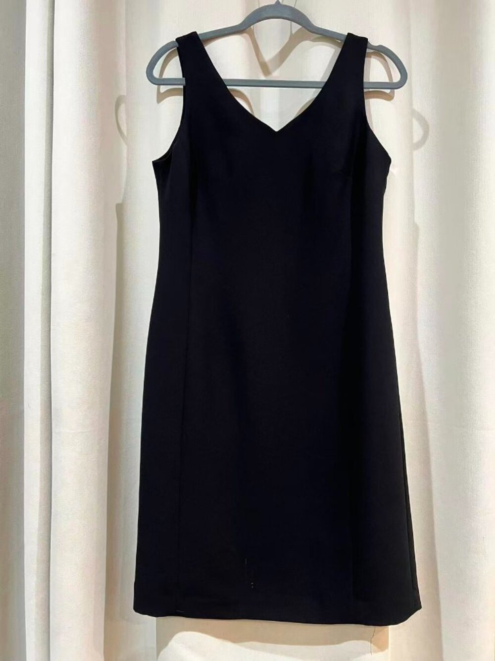 Jones New York Collection Platinum Black V-Neck Sheath Dress Size 4